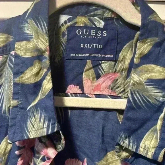 GUESS Hawaiian Shirt Mens Sz XXL Button Down Floral Print Blue And Pink Tropical - Picture 2 of 3